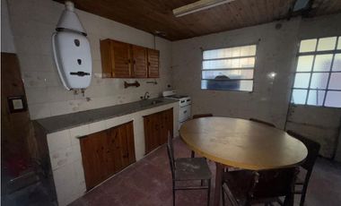 VENTA CASA MULTIFAMILIAR 6 AMBIENTES C GARAGE. PJE GUIRALDES 3000