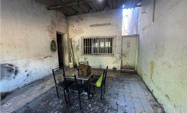 VENTA CASA MULTIFAMILIAR 6 AMBIENTES C GARAGE. PJE GUIRALDES 3000