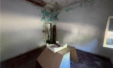 VENTA CASA MULTIFAMILIAR 6 AMBIENTES C GARAGE. PJE GUIRALDES 3000