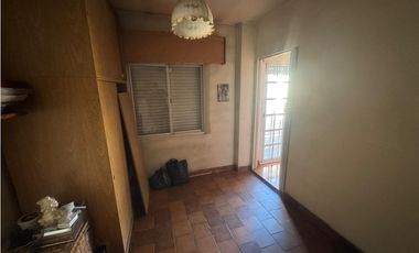 VENTA CASA MULTIFAMILIAR 6 AMBIENTES C GARAGE. PJE GUIRALDES 3000