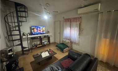 VENTA CASA MULTIFAMILIAR 6 AMBIENTES C GARAGE. PJE GUIRALDES 3000