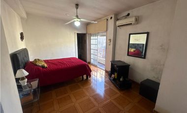 VENTA CASA MULTIFAMILIAR 6 AMBIENTES C GARAGE. PJE GUIRALDES 3000