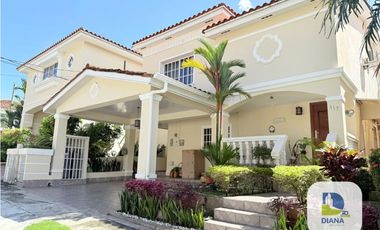 Oportunidad en  Altos de Panamá Avaluo $486000