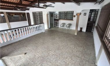 CASA A LA VENTA URBANIZACION PARQUES DEL OESTE ARRAIJAN