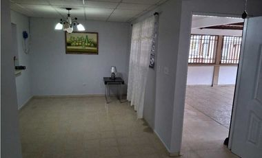 CASA A LA VENTA URBANIZACION PARQUES DEL OESTE ARRAIJAN