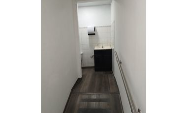 EL CARMEN / PLAZA LINAMAR / 130M / PISO BAJO / DIVISIONES / VACIO