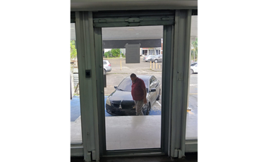 EL CARMEN / PLAZA LINAMAR / 130M / PISO BAJO / DIVISIONES / VACIO