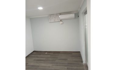 EL CARMEN / PLAZA LINAMAR / 130M / PISO BAJO / DIVISIONES / VACIO