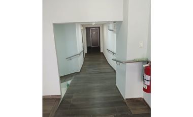 EL CARMEN / PLAZA LINAMAR / 130M / PISO BAJO / DIVISIONES / VACIO