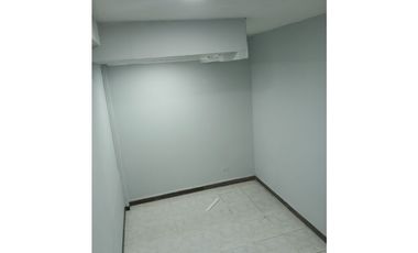 EL CARMEN / PLAZA LINAMAR / 130M / PISO BAJO / DIVISIONES / VACIO