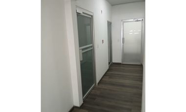 EL CARMEN / PLAZA LINAMAR / 130M / PISO BAJO / DIVISIONES / VACIO