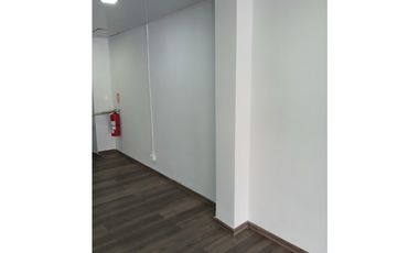 EL CARMEN / PLAZA LINAMAR / 130M / PISO BAJO / DIVISIONES / VACIO