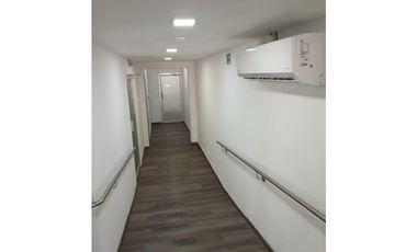 EL CARMEN / PLAZA LINAMAR / 130M / PISO BAJO / DIVISIONES / VACIO