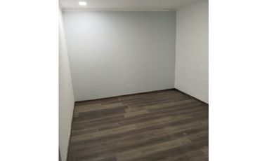 EL CARMEN / PLAZA LINAMAR / 130M / PISO BAJO / DIVISIONES / VACIO