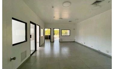 OFIBODEGA EN PANAM VIEJO BUSINESS CENTER 463M2 EQUIPADA