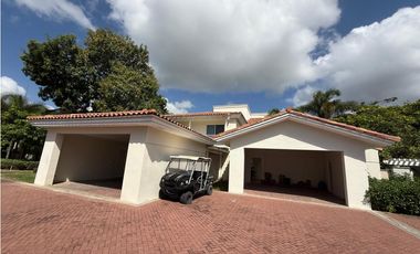 Se Vende Casa en Buenventura, Frente al Lago