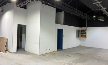 OPORTUNIDAD LOCAL COMERCIAL EN PUENTE NUEVO LAS CONDES