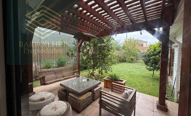 SE ARRIENDA MUY COMODA CASA EN BOSQUE DE MONTEMAR