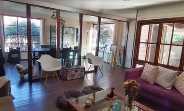 Casa en Venta en Los Fresnos, Clínica Miraflores