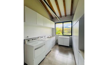 Venta de Casa moderna vía San Antonio la Ceja