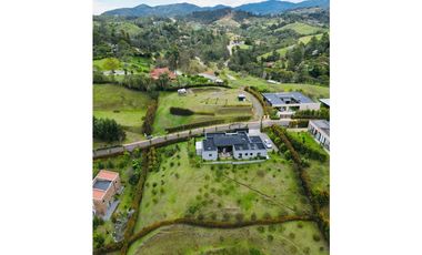 Casa campestre en unidad a cerrada en El Retiro