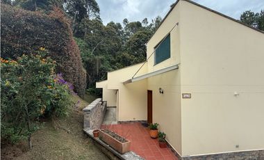 Casa campestre en unidad cerrada en el Retiro