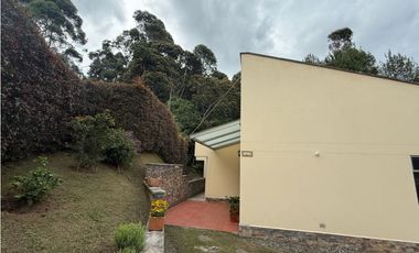 Casa campestre en unidad cerrada en el Retiro