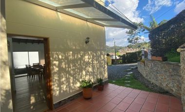 Casa campestre en unidad cerrada en el Retiro