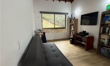 Casa campestre en unidad cerrada en el Retiro