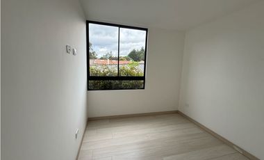 Apartamento en el retiro en unidad cerrada