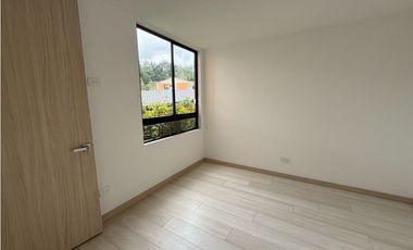 Apartamento en el retiro en unidad cerrada