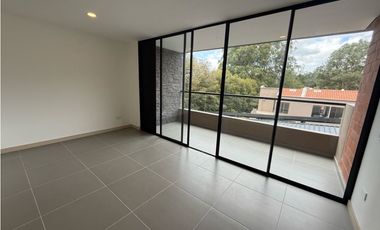 Apartamento en unidad cerrada en el retiro