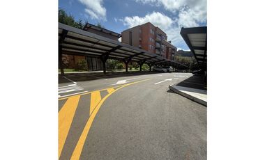 Apartamento en unidad cerrada en el retiro