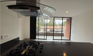 Apartamento en unidad cerrada en el retiro