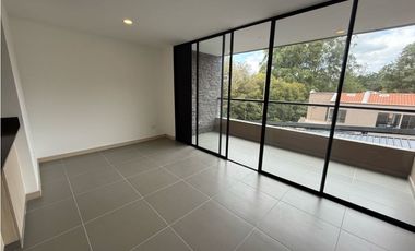 Apartamento en unidad cerrada en el retiro