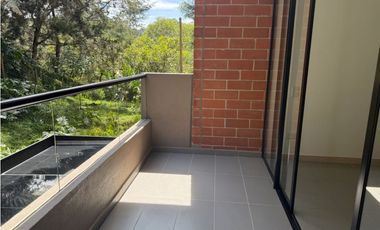 Apartamento en unidad cerrada en el retiro
