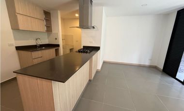 Apartamento en unidad cerrada en el retiro