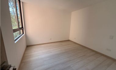 Apartamento en unidad cerrada en el retiro