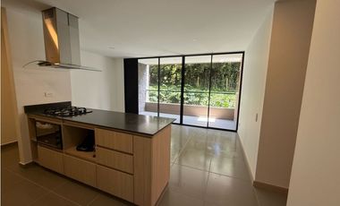 Apartamento en unidad cerrada en el retiro