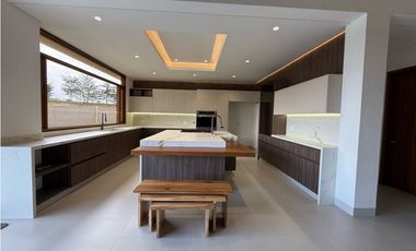 Casa moderna vía san antonio la ceja en unidad cerrada