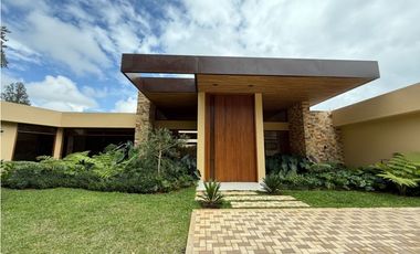 Casa moderna vía san antonio la ceja en unidad cerrada