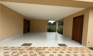 Casa moderna vía san antonio la ceja en unidad cerrada