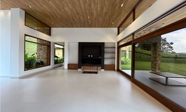 Casa moderna vía san antonio la ceja en unidad cerrada