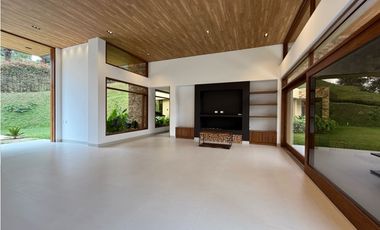 Casa moderna vía san antonio la ceja en unidad cerrada