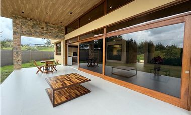 Casa moderna vía san antonio la ceja en unidad cerrada