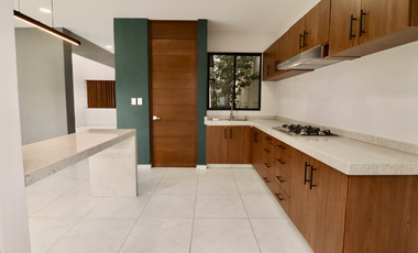 CASA EN VENTA EN TRES MARÍAS, MORELIA