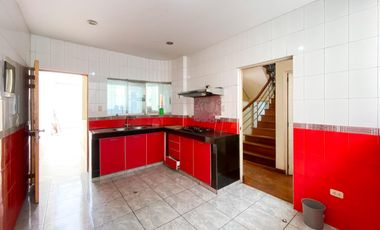 Venta De Casa 144 M2 En Chaclacayo A Una Cuadra Del Parque Central