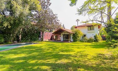 Casa en Arriendo en Santa María Manquehue