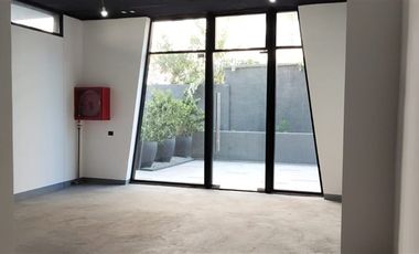 Local Comercial en Arriendo en La Condes / Apoquindo