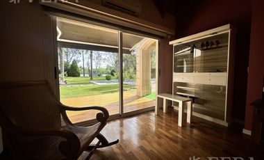 Venta casa de 5 ambientes con fondo libre con piscina en Haras Del Sur I